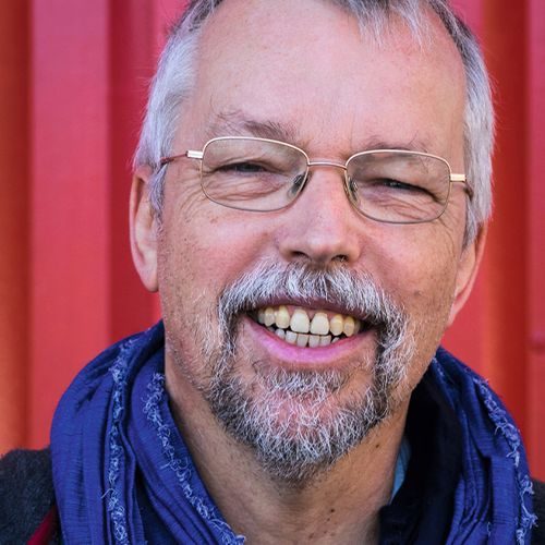 Foto der Autor:in Uwe-Michael Gutzschhahn