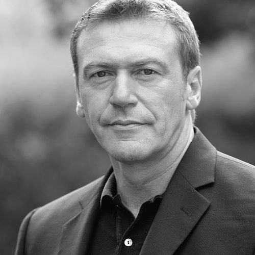 Foto der Autor:in Arno Strobel