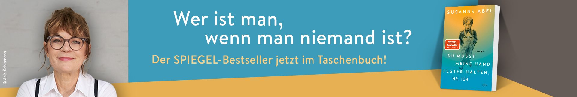 3D Cover des Buchs "Du musst meine Hand fester halten, Nr. 104" von Susanne Abel. Links daneben der Text: Wer ist man, wenn man niemand ist? Links neben dem Text: Foto der Autorin