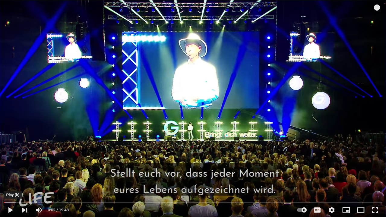 Titelbild des Videos der Live-Lesung von John Strelecky.
